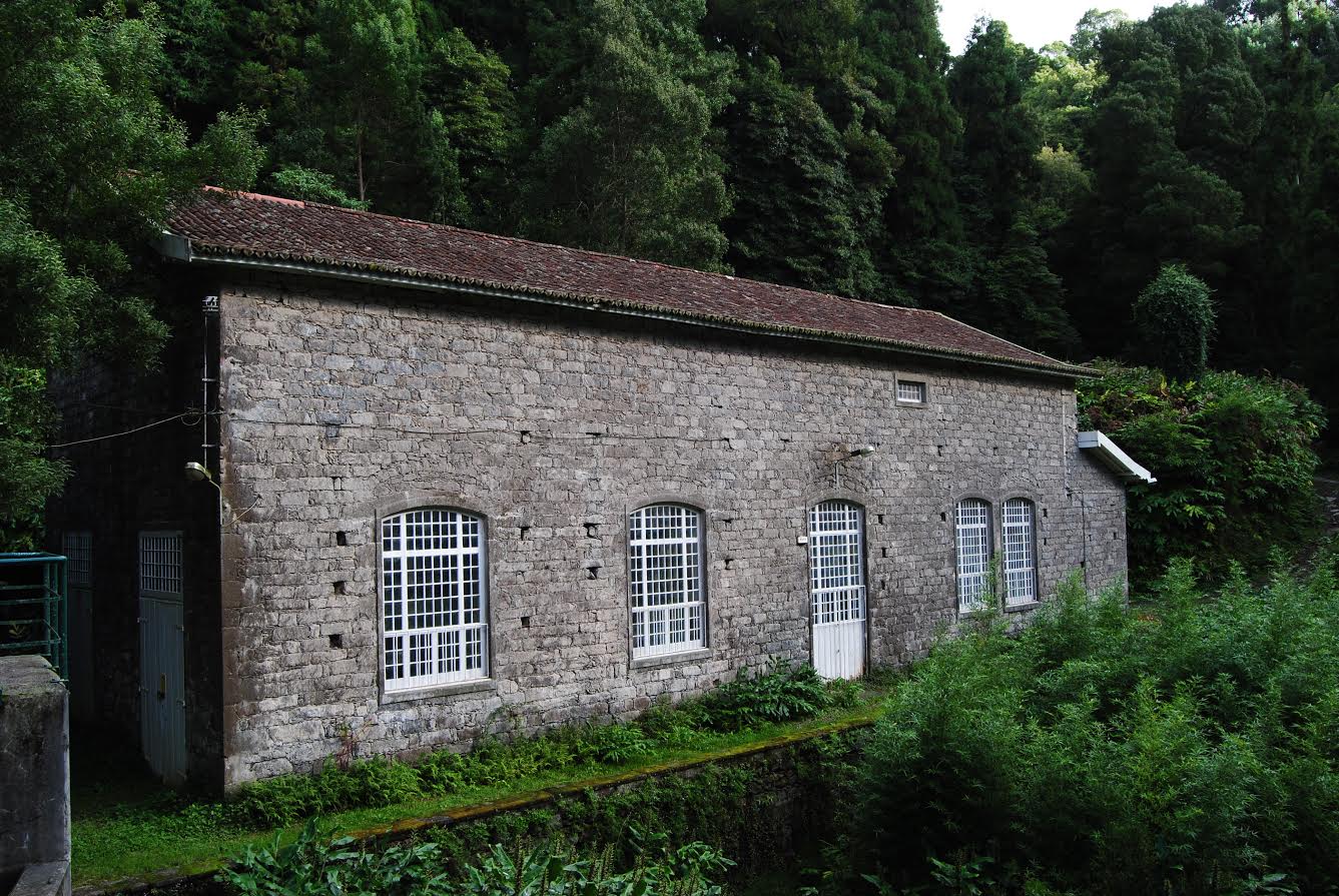 Hydroelectric building (closed)